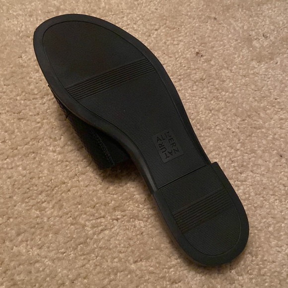 NATURALIZER Women’s Faryn Leather Embossed Slide Sandals Black Size 9 - Picture 8 of 13